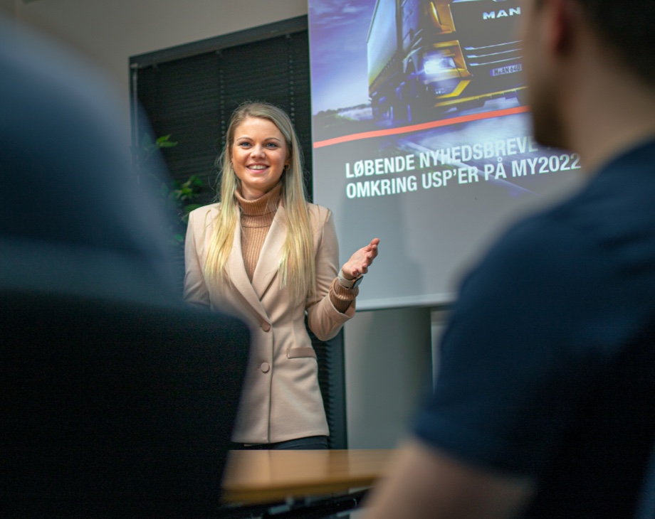 Cathrine præsenterer for kollegaer