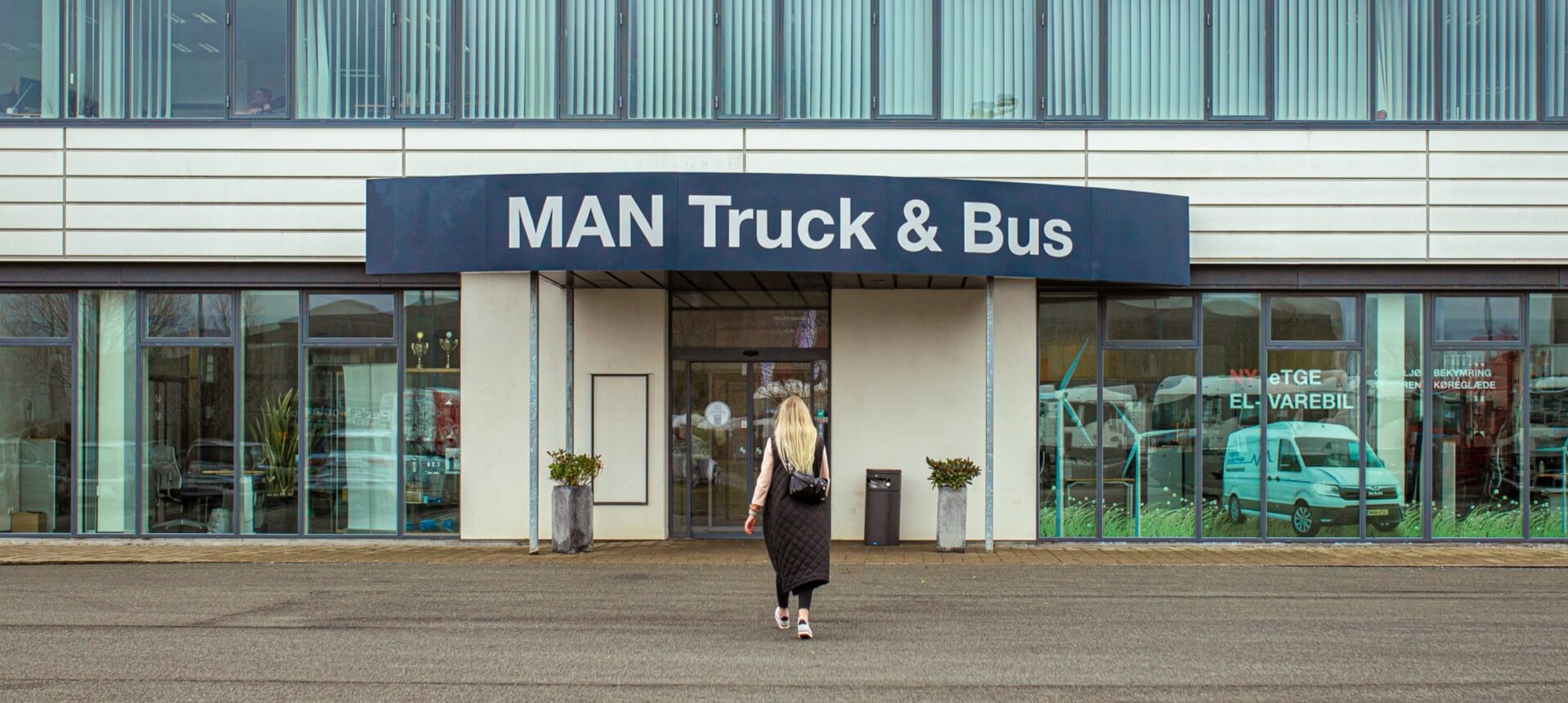 Cathrine ankommer til MAN Truck & Bus
