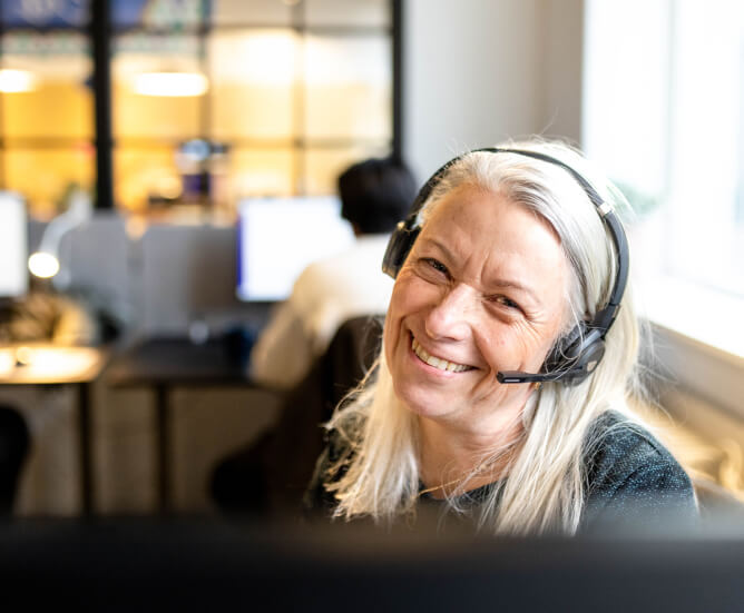 Portræt af fundraiser med headset