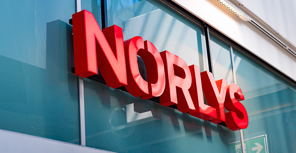 Billede af NORLYS logo på facaden af en NORLYS butik