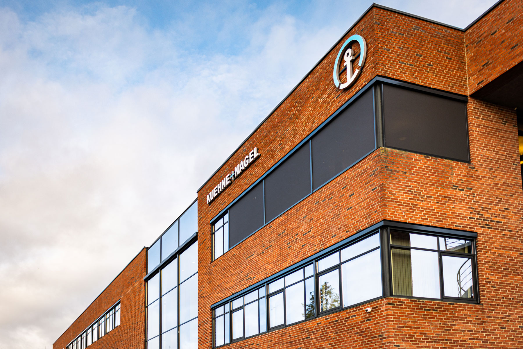 Kuehne+Nagels kontor udefra.