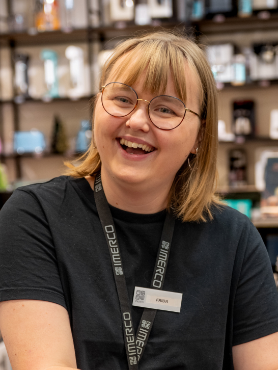 Portræt af kvindelig Imerco elev.